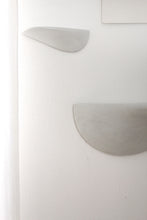Laden Sie das Bild in den Galerie-Viewer, Wandregal Beton groß - weiß