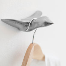 Laden Sie das Bild in den Galerie-Viewer, Wandhaken - Silber