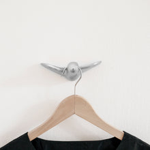 Laden Sie das Bild in den Galerie-Viewer, Wandhaken - Silber
