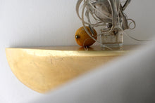 Laden Sie das Bild in den Galerie-Viewer, Wandregal Beton groß - gold