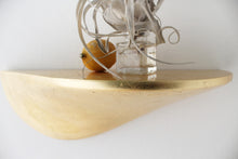 Laden Sie das Bild in den Galerie-Viewer, Wandregal Beton groß - gold
