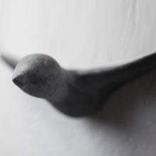 Laden Sie das Bild in den Galerie-Viewer, Beton Wandhaken - Schwarz