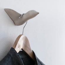 Laden Sie das Bild in den Galerie-Viewer, 3 Beton Wandhaken - Grau