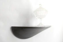 Laden Sie das Bild in den Galerie-Viewer, Wandregal Beton groß - grau