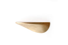 Laden Sie das Bild in den Galerie-Viewer, Wandregal aus Beton klein - gold