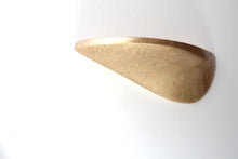 Laden Sie das Bild in den Galerie-Viewer, Wandregal aus Beton klein - gold