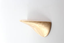 Laden Sie das Bild in den Galerie-Viewer, Wandregal aus Beton klein - gold