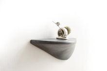 Laden Sie das Bild in den Galerie-Viewer, Wandregal aus Beton klein - grau
