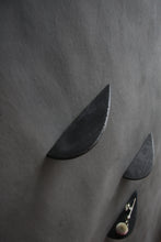 Laden Sie das Bild in den Galerie-Viewer, Wandregal aus Beton klein - schwarz
