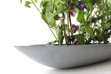 Laden Sie das Bild in den Galerie-Viewer, Segelschiff Vase aus Beton hellgrau